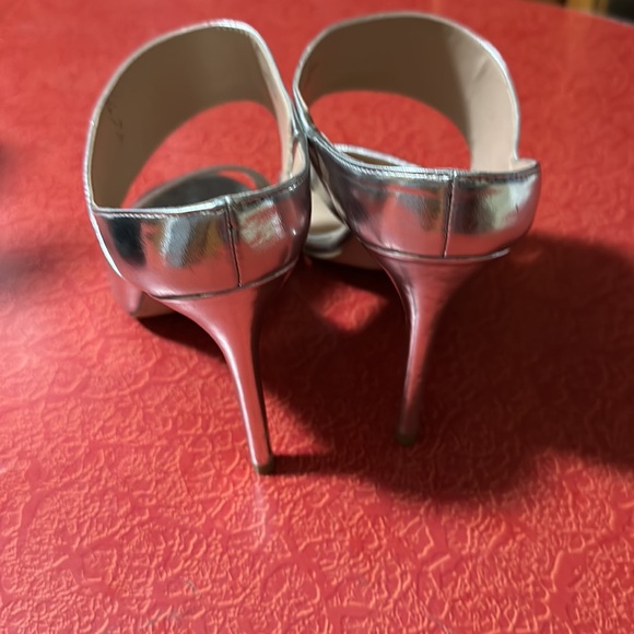 Charles by Charles David silver open toe stilettos shoes - great shape!! Heels - Picture 3 of 8